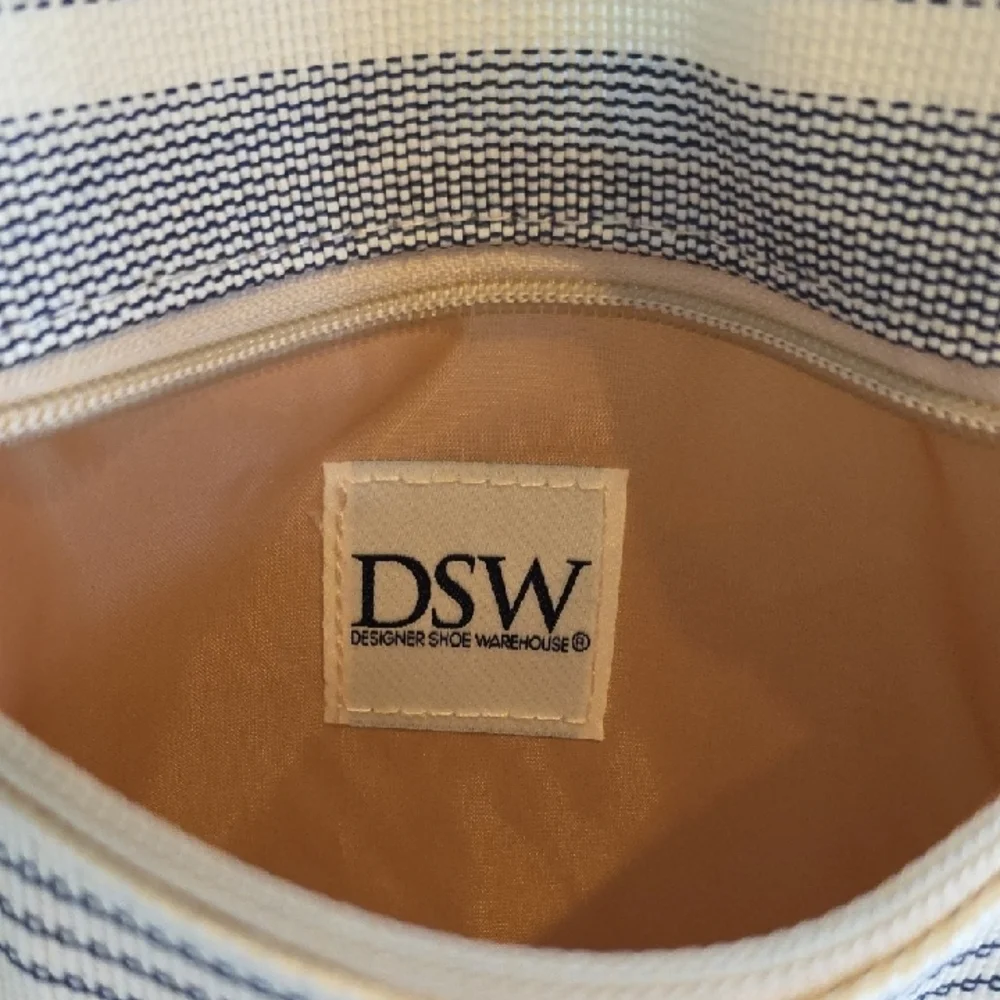 DSW Striped WEEKENDER Bag with Tan Accents - Picture 7 of 9